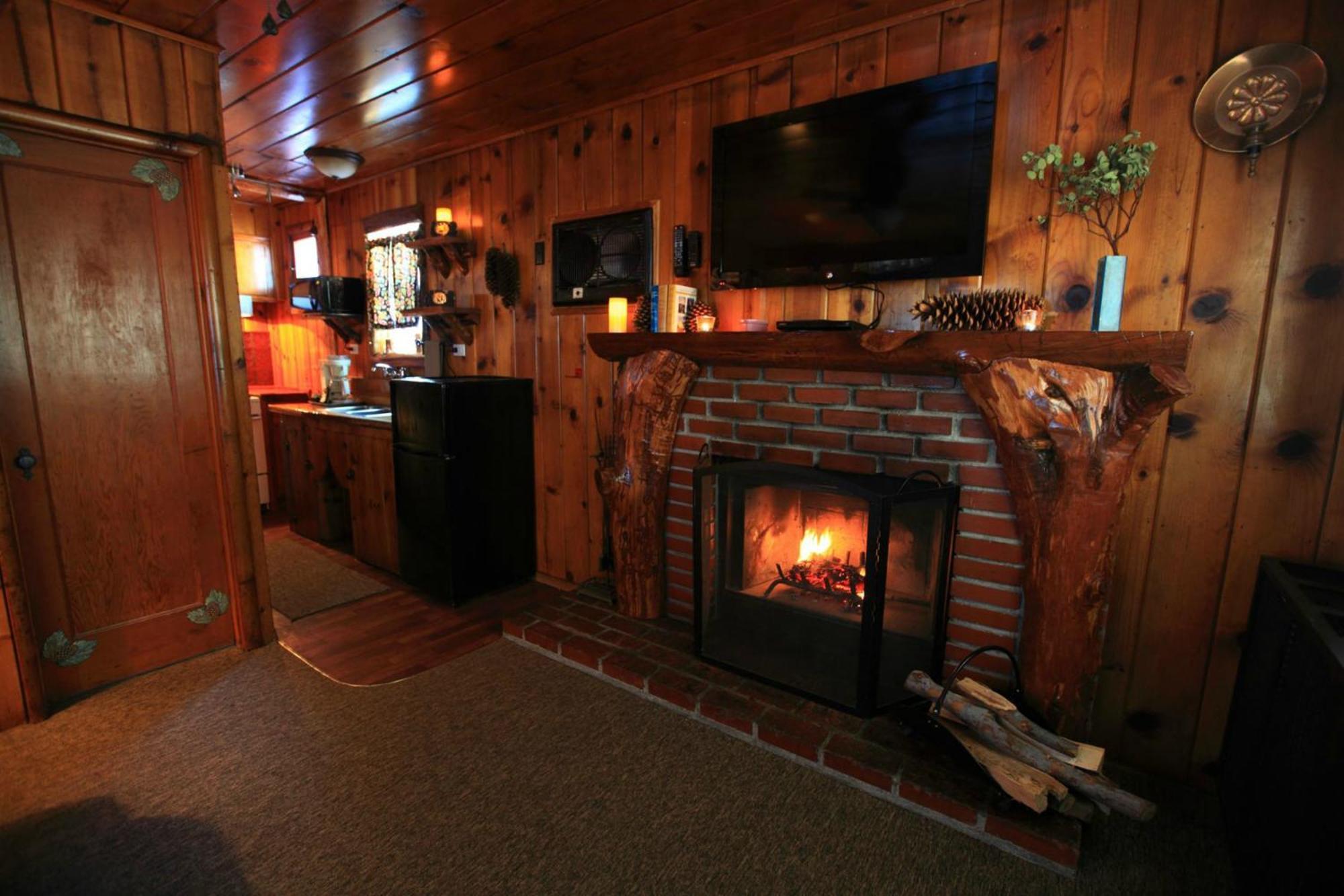 Sleepy Hollow Cabins And Hotel Crestline Exteriör bild