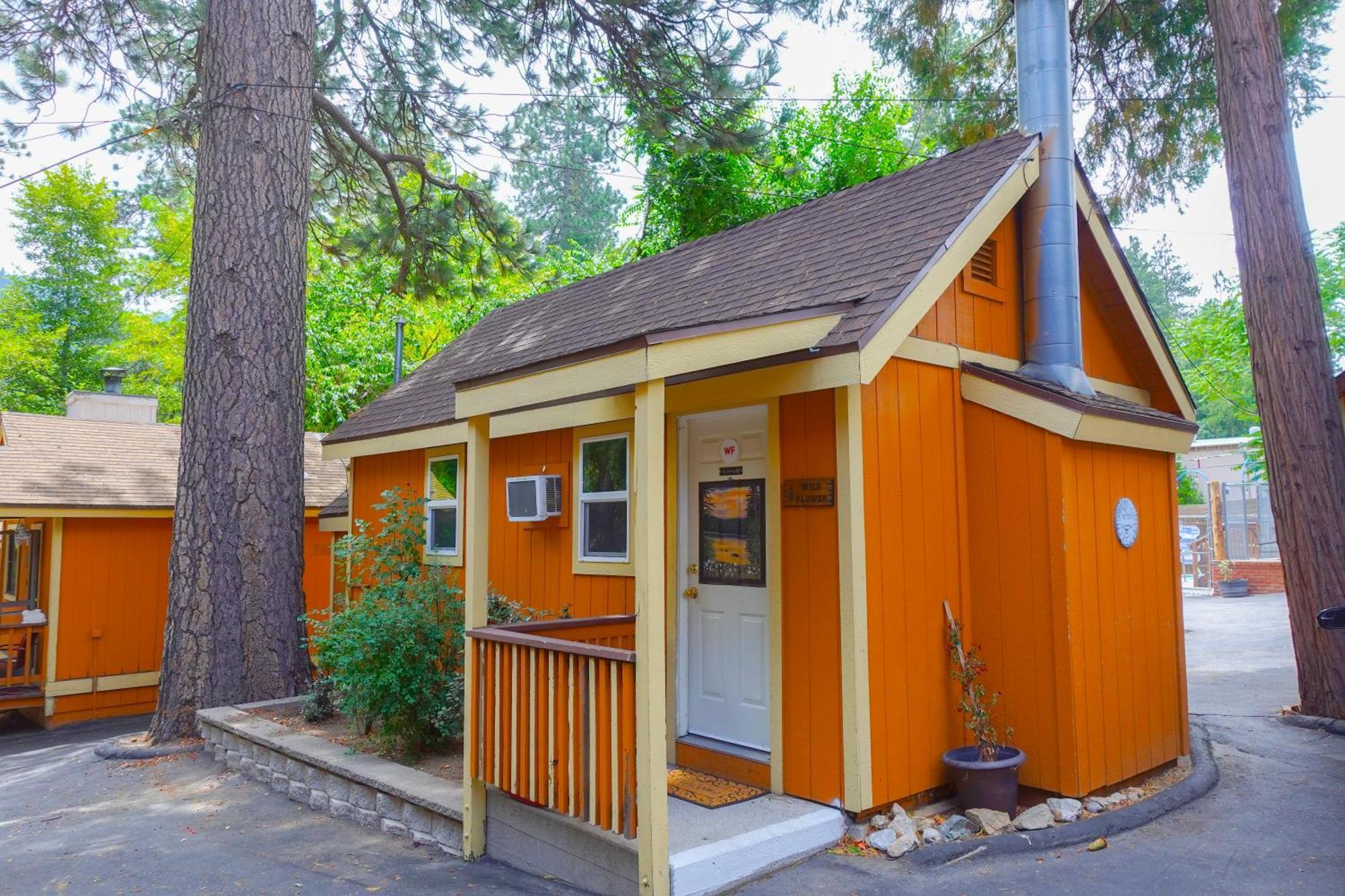 Sleepy Hollow Cabins And Hotel Crestline Exteriör bild