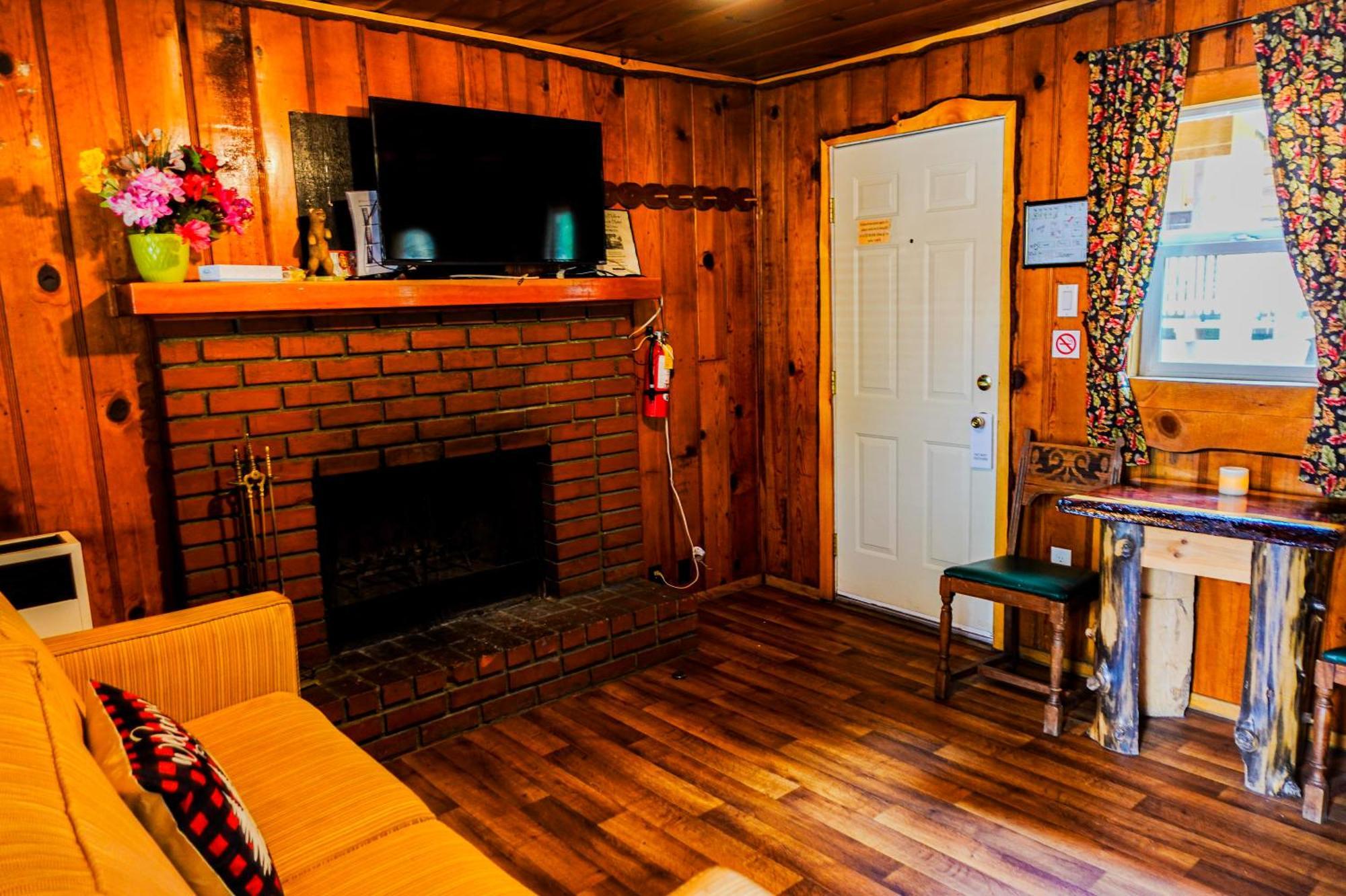 Sleepy Hollow Cabins And Hotel Crestline Exteriör bild