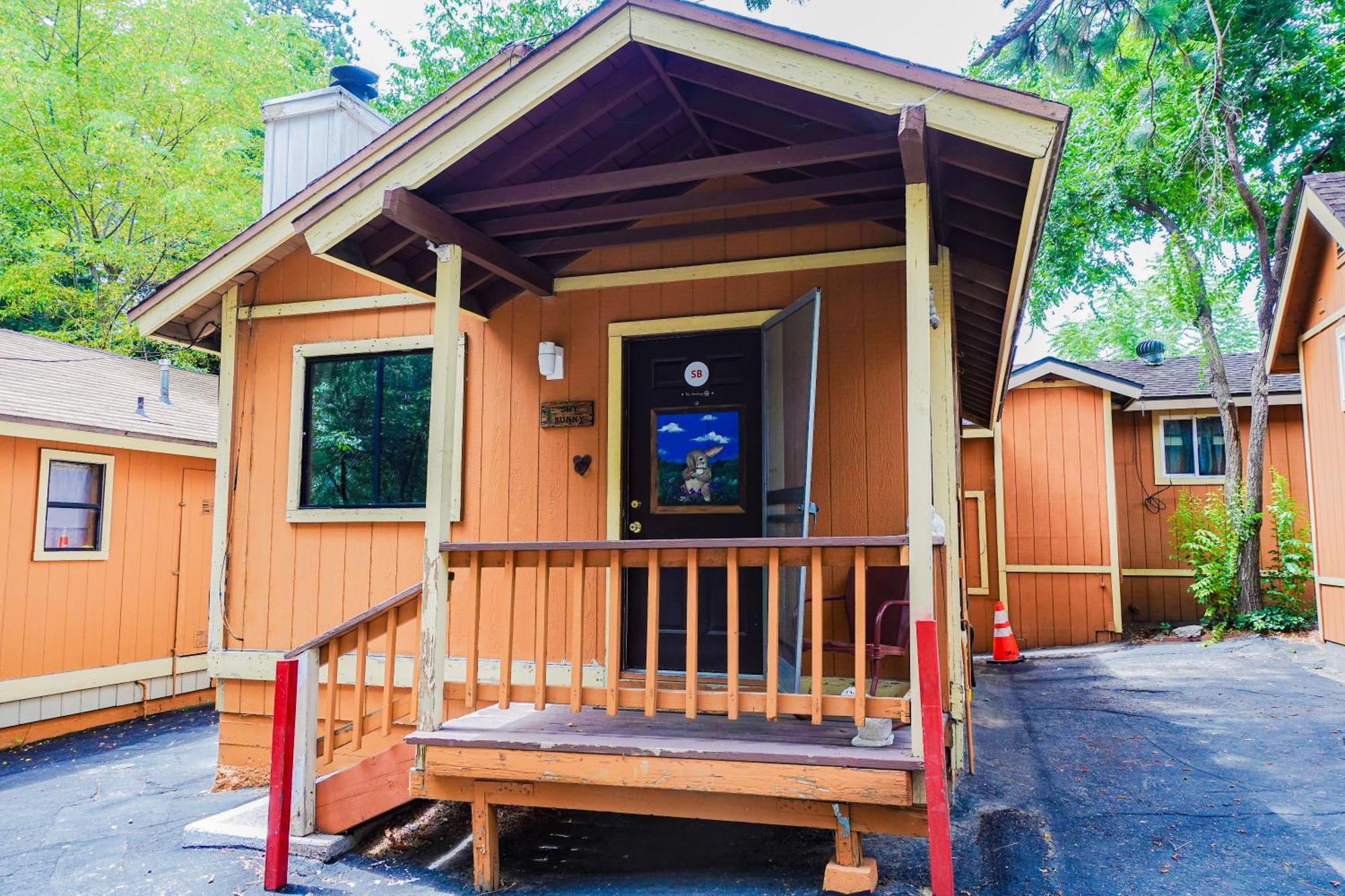 Sleepy Hollow Cabins And Hotel Crestline Exteriör bild