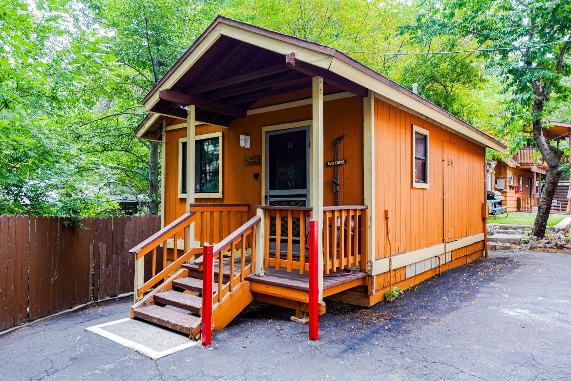 Sleepy Hollow Cabins And Hotel Crestline Exteriör bild