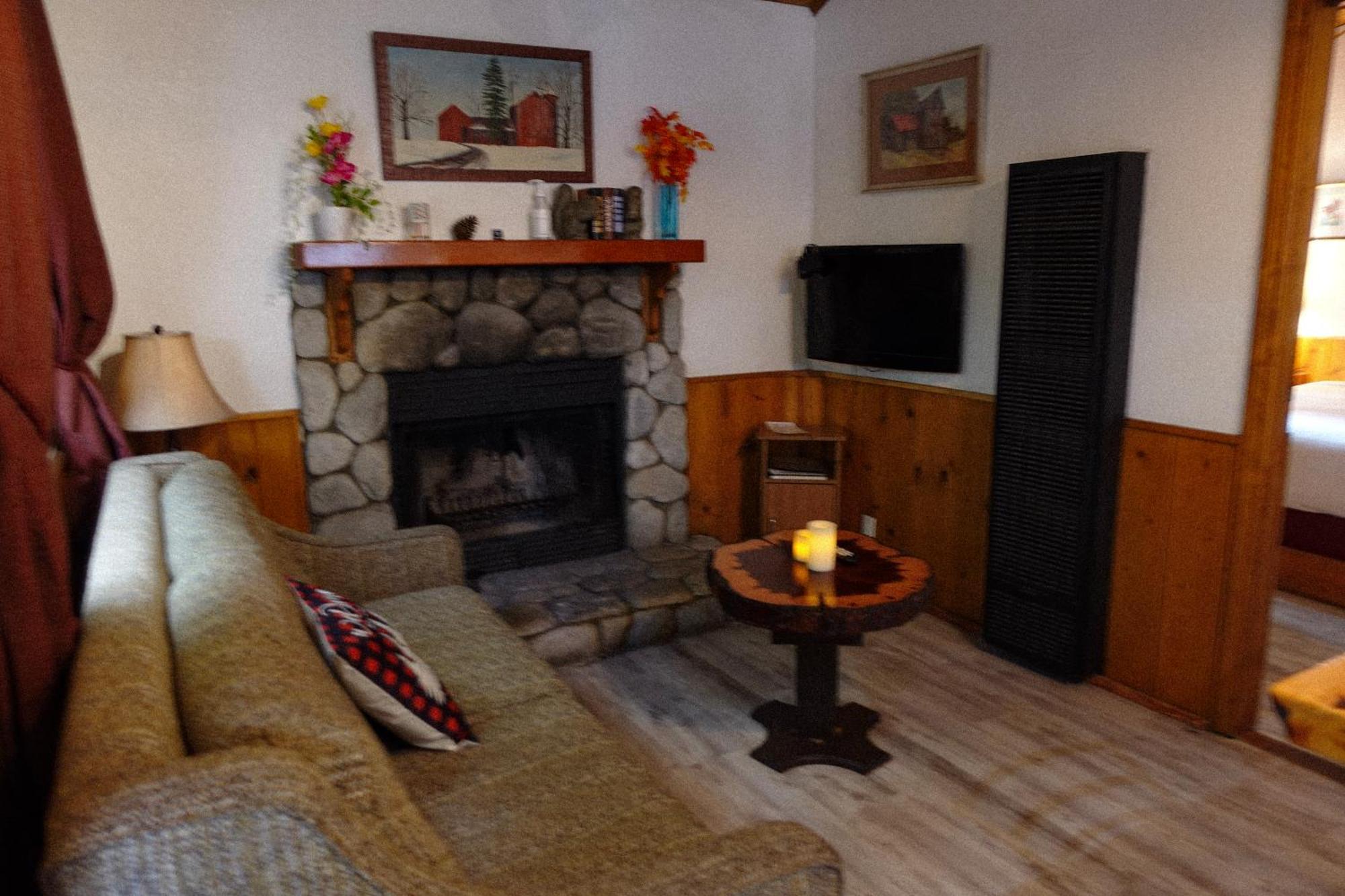 Sleepy Hollow Cabins And Hotel Crestline Exteriör bild
