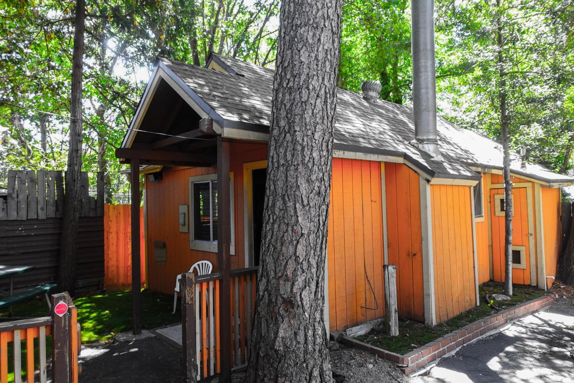 Sleepy Hollow Cabins And Hotel Crestline Exteriör bild
