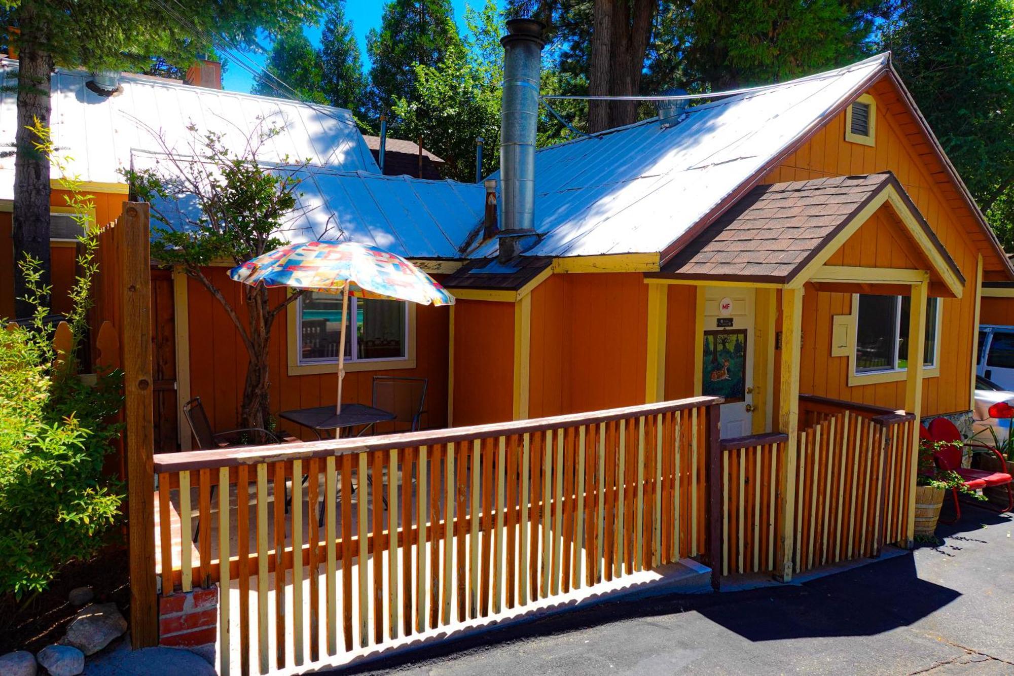 Sleepy Hollow Cabins And Hotel Crestline Exteriör bild