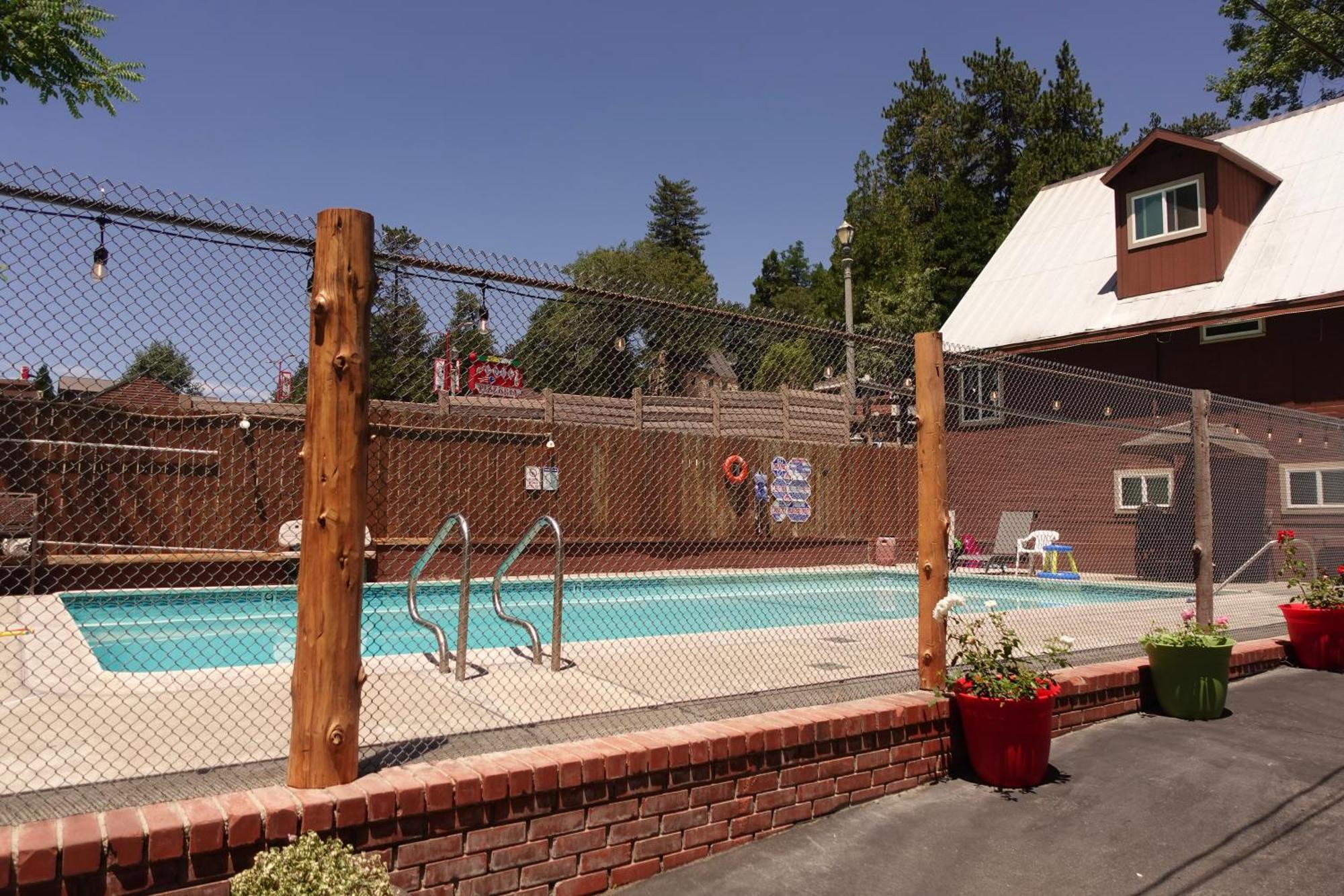 Sleepy Hollow Cabins And Hotel Crestline Exteriör bild